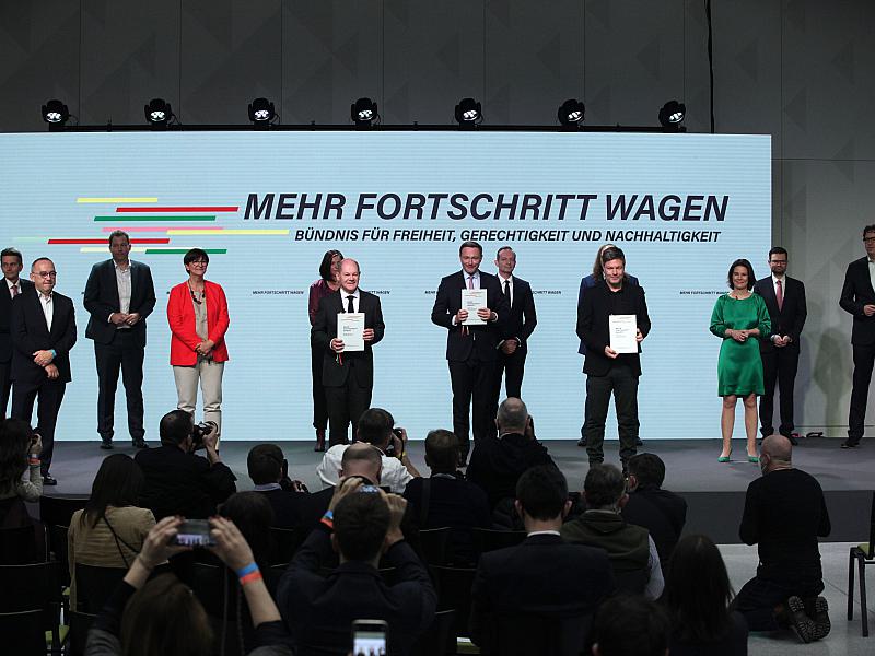 Wirtschaft in Deutschland wandert aus!