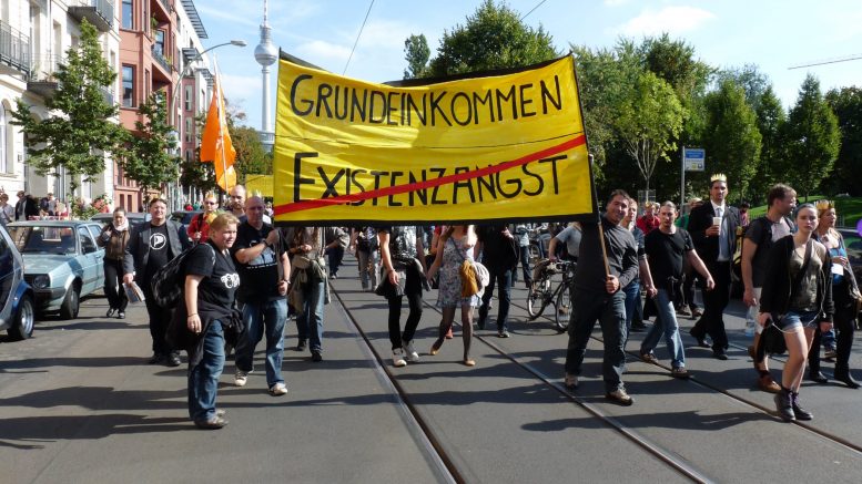 Demonstration für das BGE in Berlin im Jahr 2013
